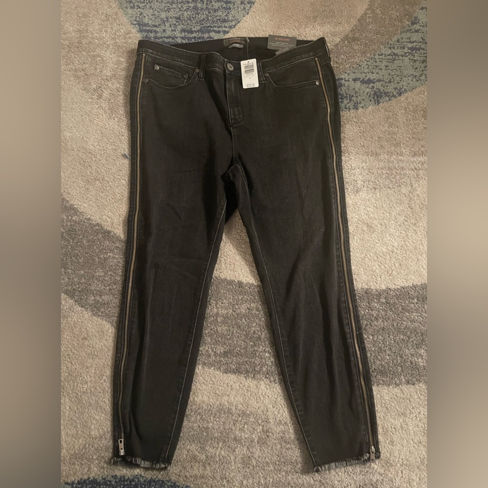 16 Short NWT Torrid Black Sky High Skinny Jeans